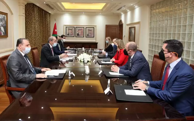 وزير الخارجية يؤكد لوفد أميركي ضرورة