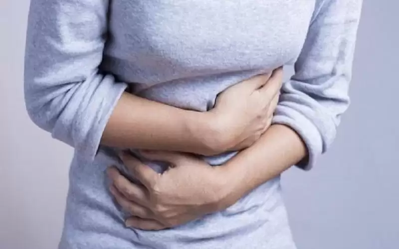 طرق تخفيف آلام المعدة أثناء الصيام