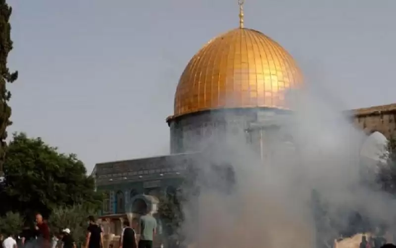 18 إصابة بقمع شرطة الاحتلال للمصلين