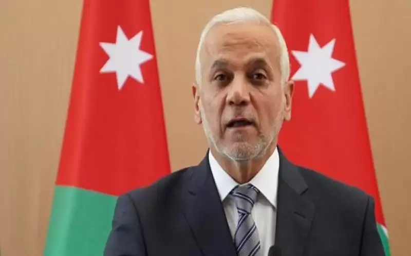 المفلح يطمئن على صحة طفلين بعد