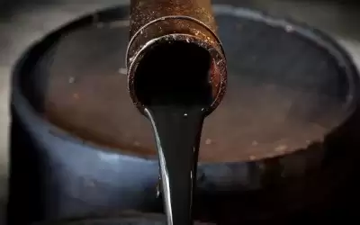 النفط يتجه صوب انخفاض أسبوعي بـ