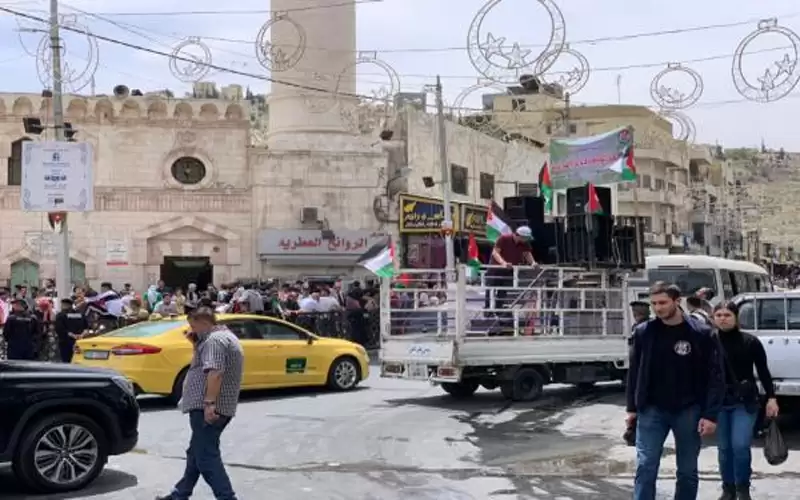 مسيرة جماهيرية من المسجد الحسيني نصرة