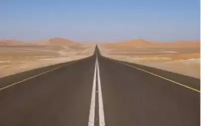 إغلاق طريق العمري بسبب الغبار الكثيف