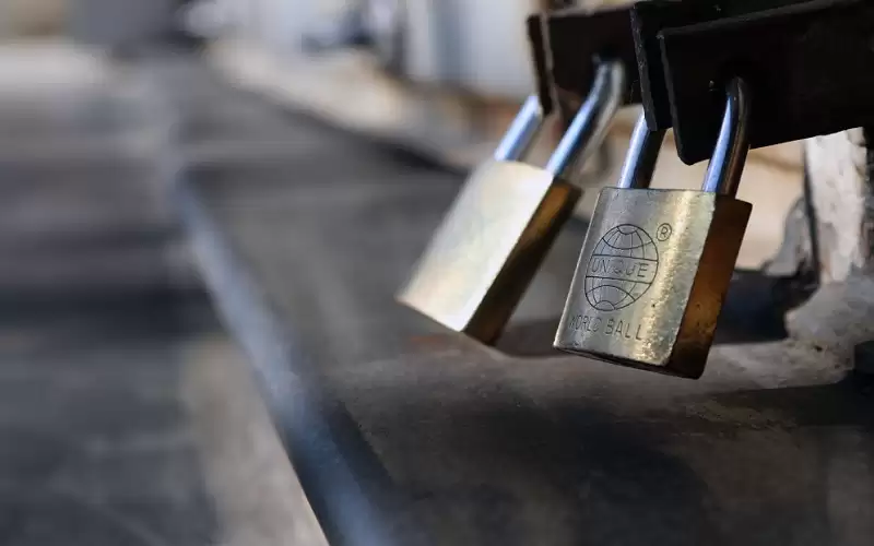 إغلاق 13 فرعا غير مرخص لشركة