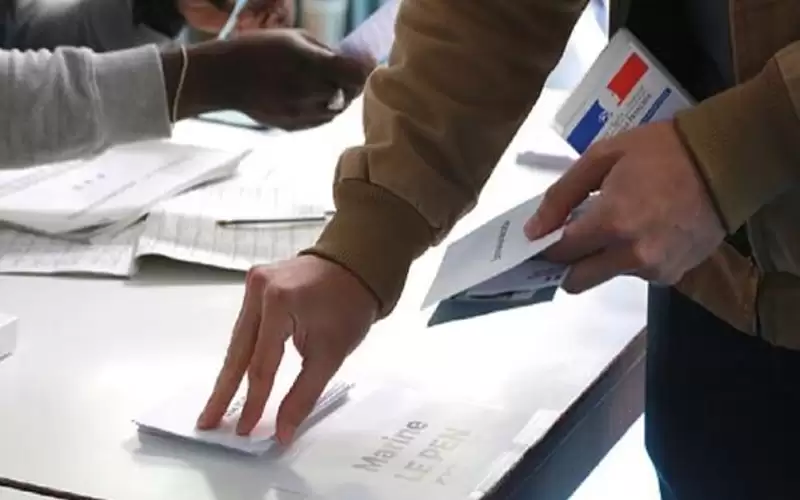 استطلاعات الرأي: ماكرون يتصدر الجولة الثانية