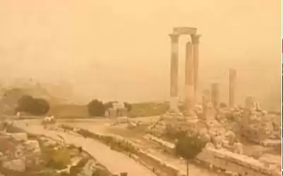 أجواء مغبرة وغير مستقرة في معظم