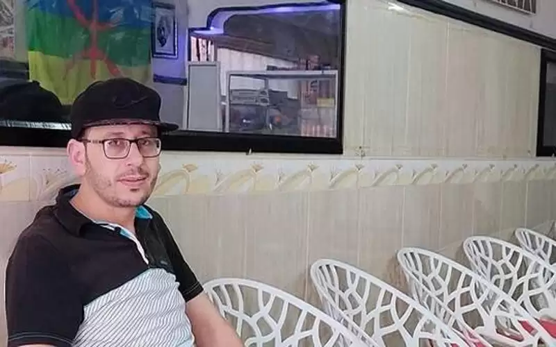 السجن لناشط مغربي أخل باحترام للملك