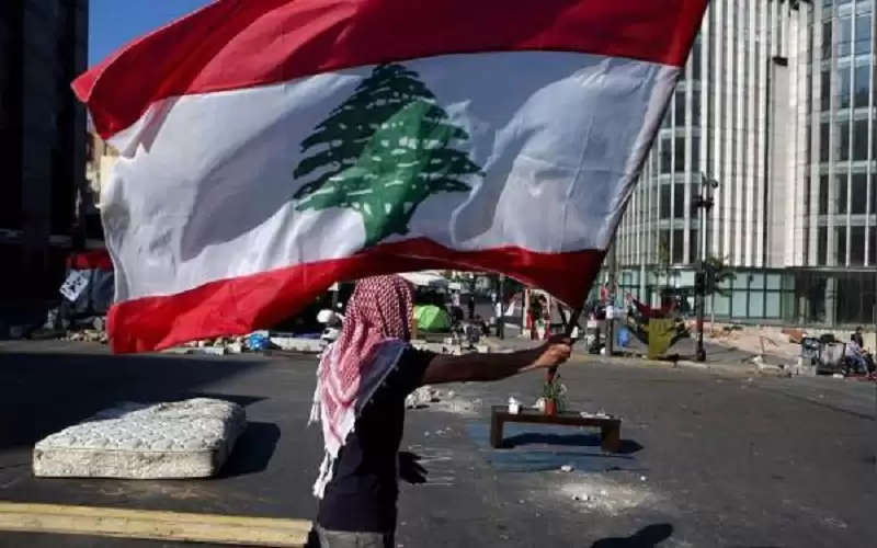 محتجون يقطعون مدخل مجلس النواب اللبناني