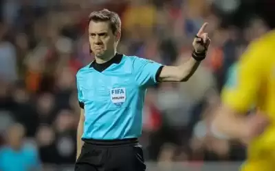 الفرنسي كليمنت توربان يدير نهائي دوري