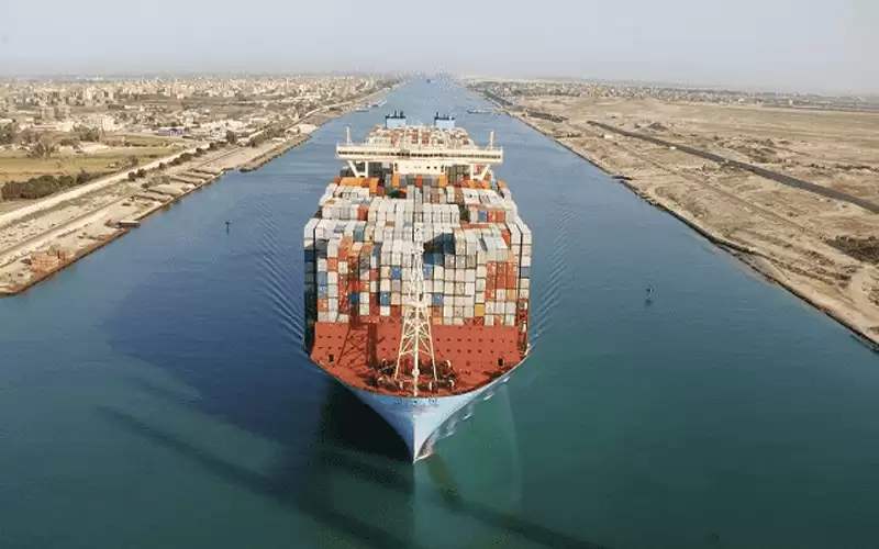 قناة السويس تسجل أعلى إيراد شهري