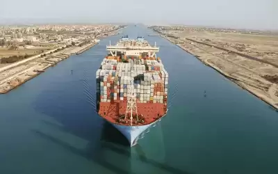 قناة السويس تسجل أعلى إيراد شهري