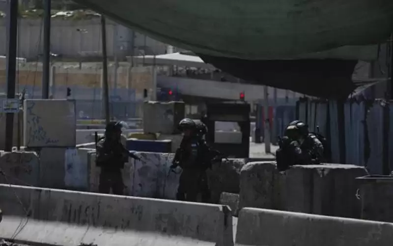 الاحتلال يفرض إغلاقا على الضفة الغربية