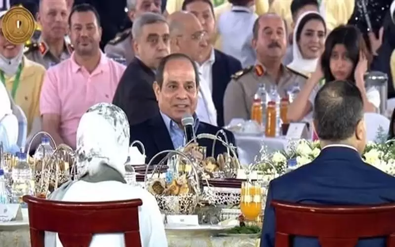 السيسي:الإخوان هددوني وهددوا الجيش