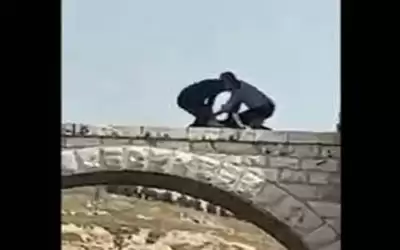 الأمن يمنع انتحار مواطن من أعلى