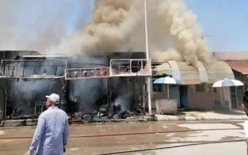 حريق ضخم يلتهم 20 محلا في