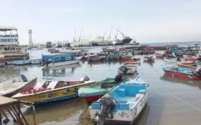 الهيئة البحرية تحذر القوارب بسبب الأحوال