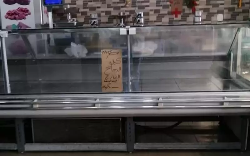 الصناعة والتجارة تنفي نقص الدجاج في