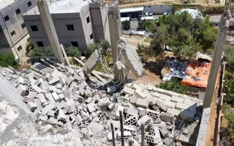 3 إصابات بانهيار مبنى قيد الانشاء