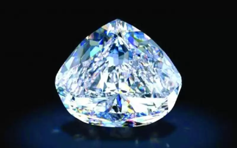 الصخرة .. أكبر ماسة بيضاء تعرض