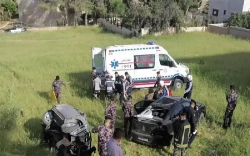 وفاة واصابة زوجين بتصادم مركبتين على