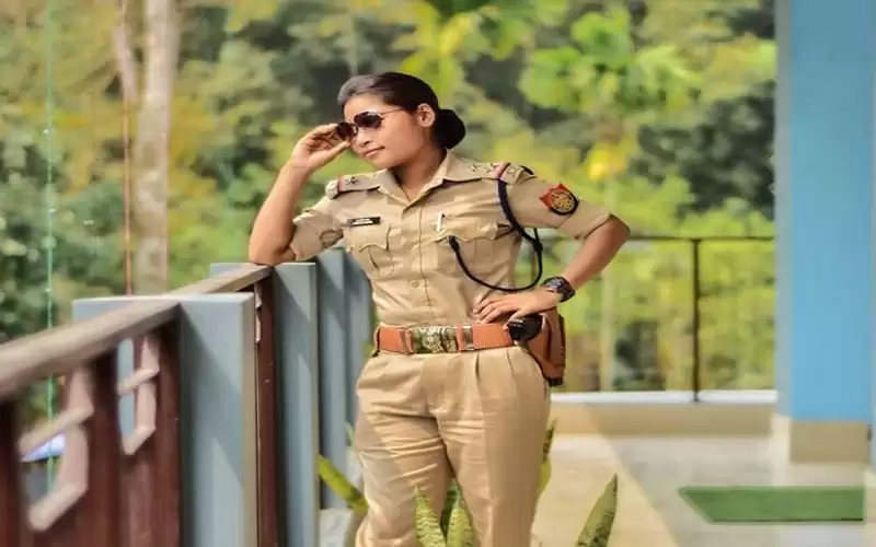 شرطية تعتقل خطيبها قبل حفل الزفاف: