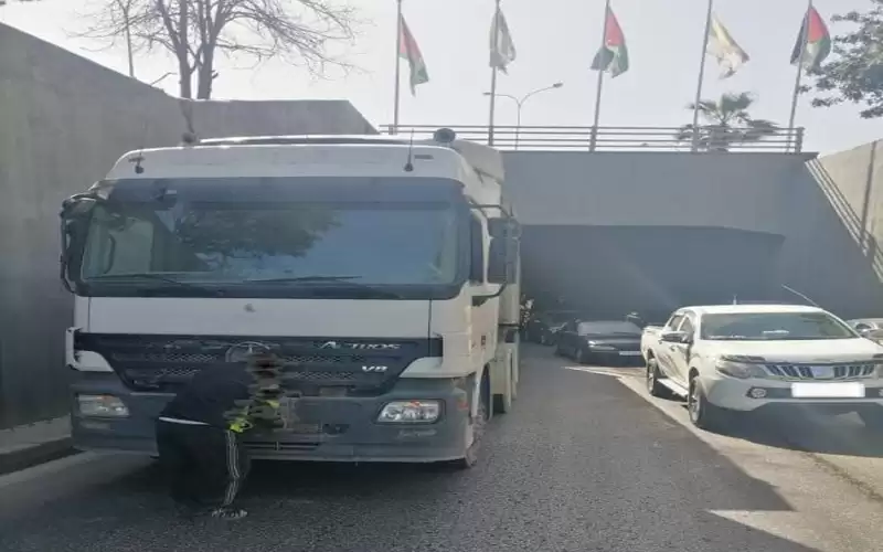 أزمة سير إثر تعطل مركبة شحن