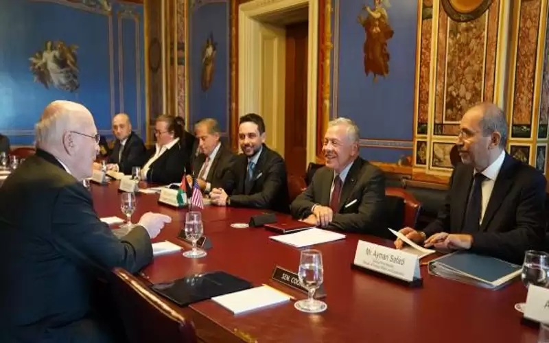 الملك يجتمع برئيس وأعضاء لجنة المخصصات