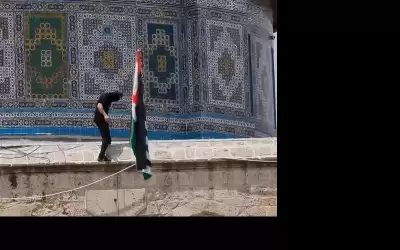رفع العلم الاردني فوق قبة الصخرة