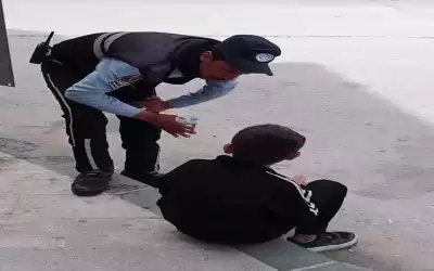 رجل سير ينقذ طفلا في مأدبا
