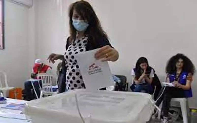 اللبنانيون ينتخبون نوابهم الأحد على وقع