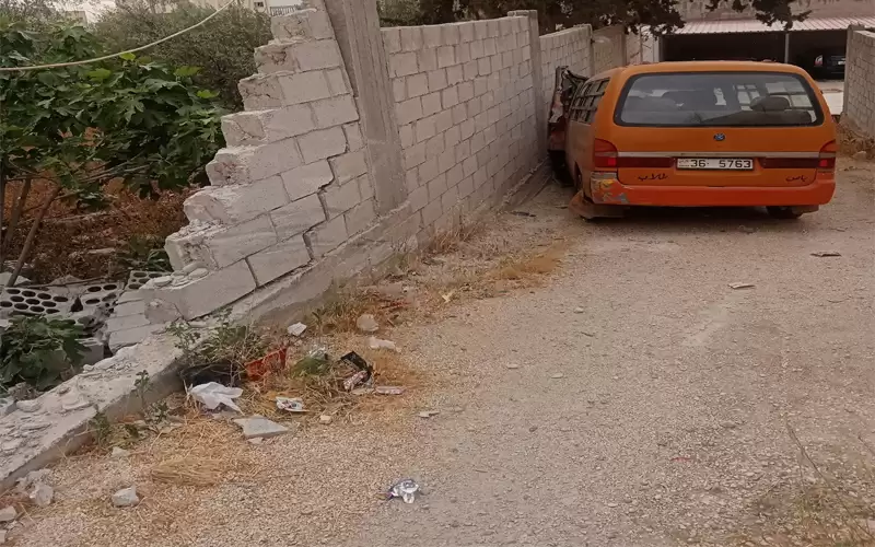 الرمثا.. إصابات بتدهور باص يحمل (17)