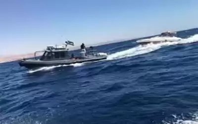 القوة البحرية والزوارق الملكية تنقذ مجموعة