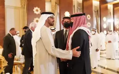 ولي العهد يقدم العزاء لرئيس دولة