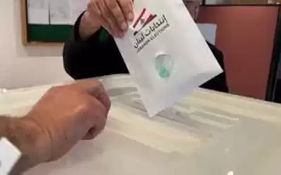 سقوط عنيف لليرة اللبنانية قبيل إعلان