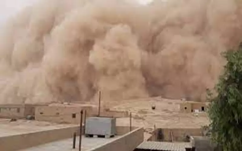 عاصفة غبارية تتسبب بمقتل أب وطفله