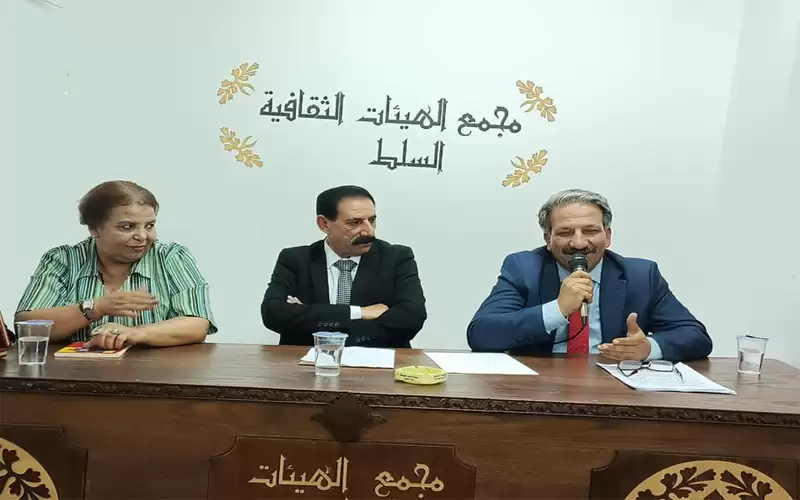 أمسية في السلط تغازل نجوى وتعانق