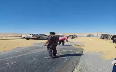 إغلاق جزئي لمسرب من طريق الزرقاء