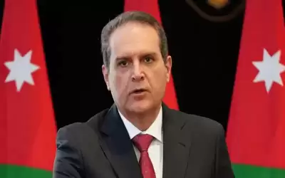 وزير الصحة يدخل يده في عش
