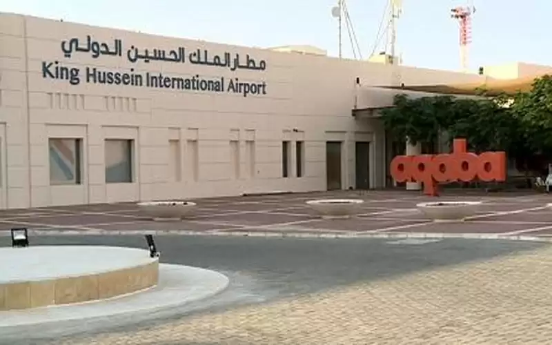 انحراف طائرة عن مسارها في العقبة