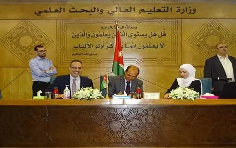 التعليم العالي توقع اتفاقيات دعم مشاريع