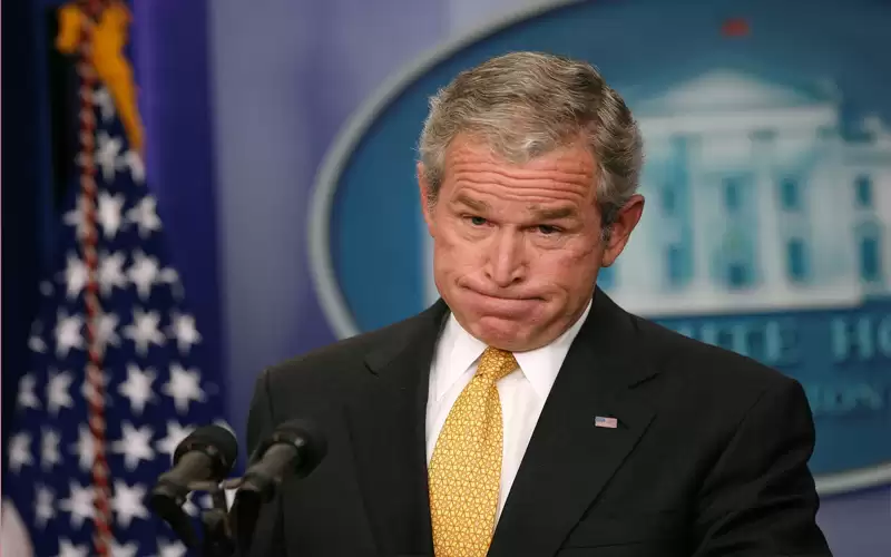 بوش يصف غزو العراق بـالوحشي وغير