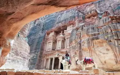 الرواشدة : خمس سياح الأردن من