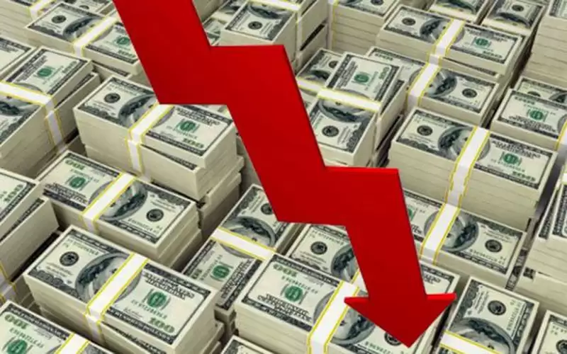 انخفاض الدولار ينعش أسعار الذهب