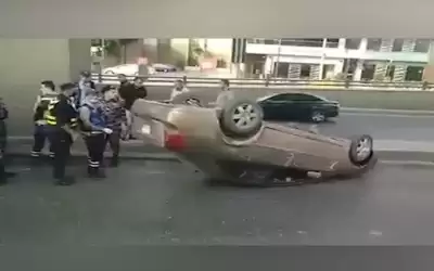 تدهور مركبة عند نفق الصحافة في