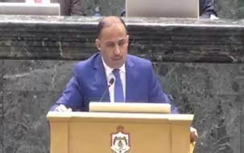 الحياري يسأل عن مكافآت خارج النظام