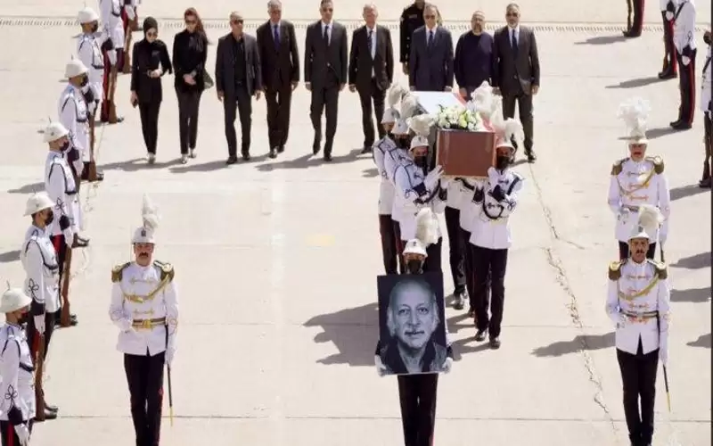 العراق تودع مظفر النواب بتشييع رسمي