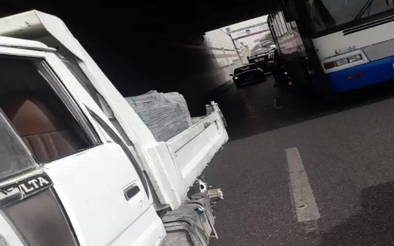 تعطل مركبة داخل نفق الشعب يتسبب