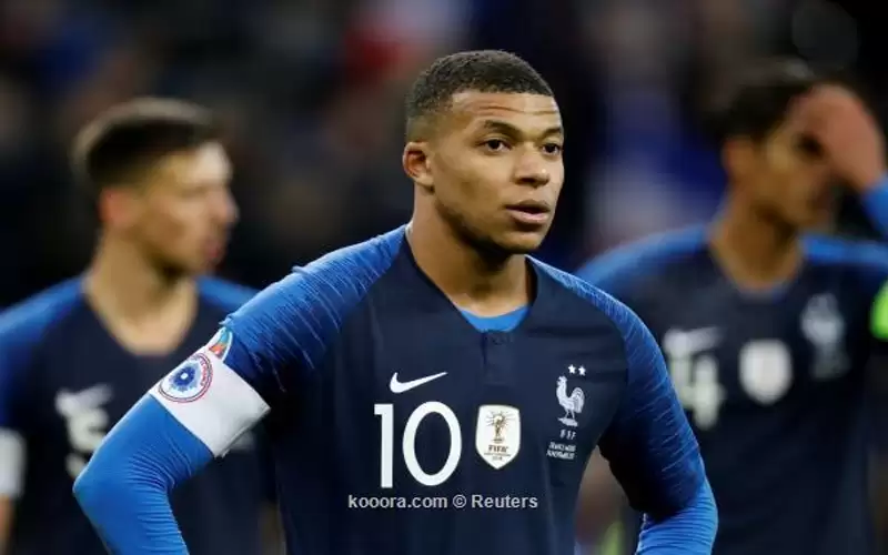 ساعات تفصل مبابي عن إعلان التجديد