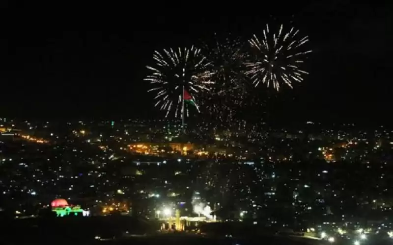 9 مساء.. ألعاب نارية في جميع