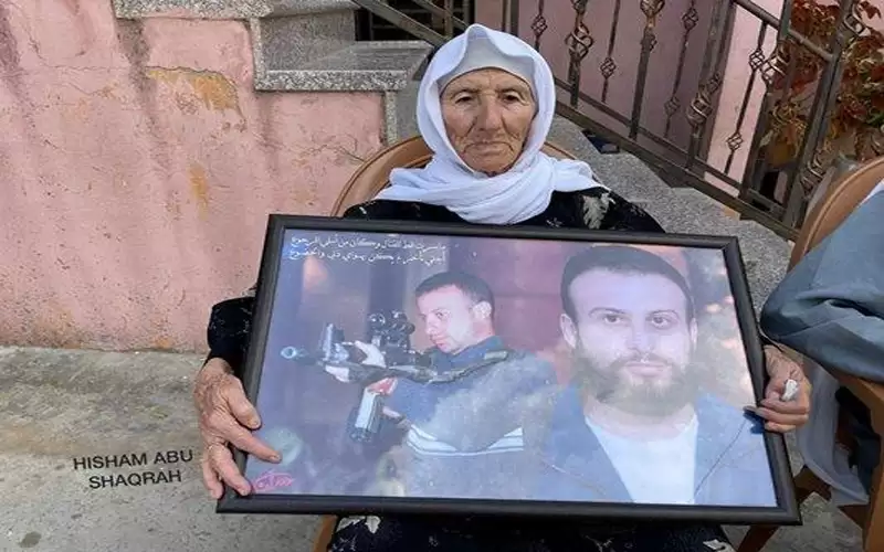 وفاة والدة أسير نفق الحرية